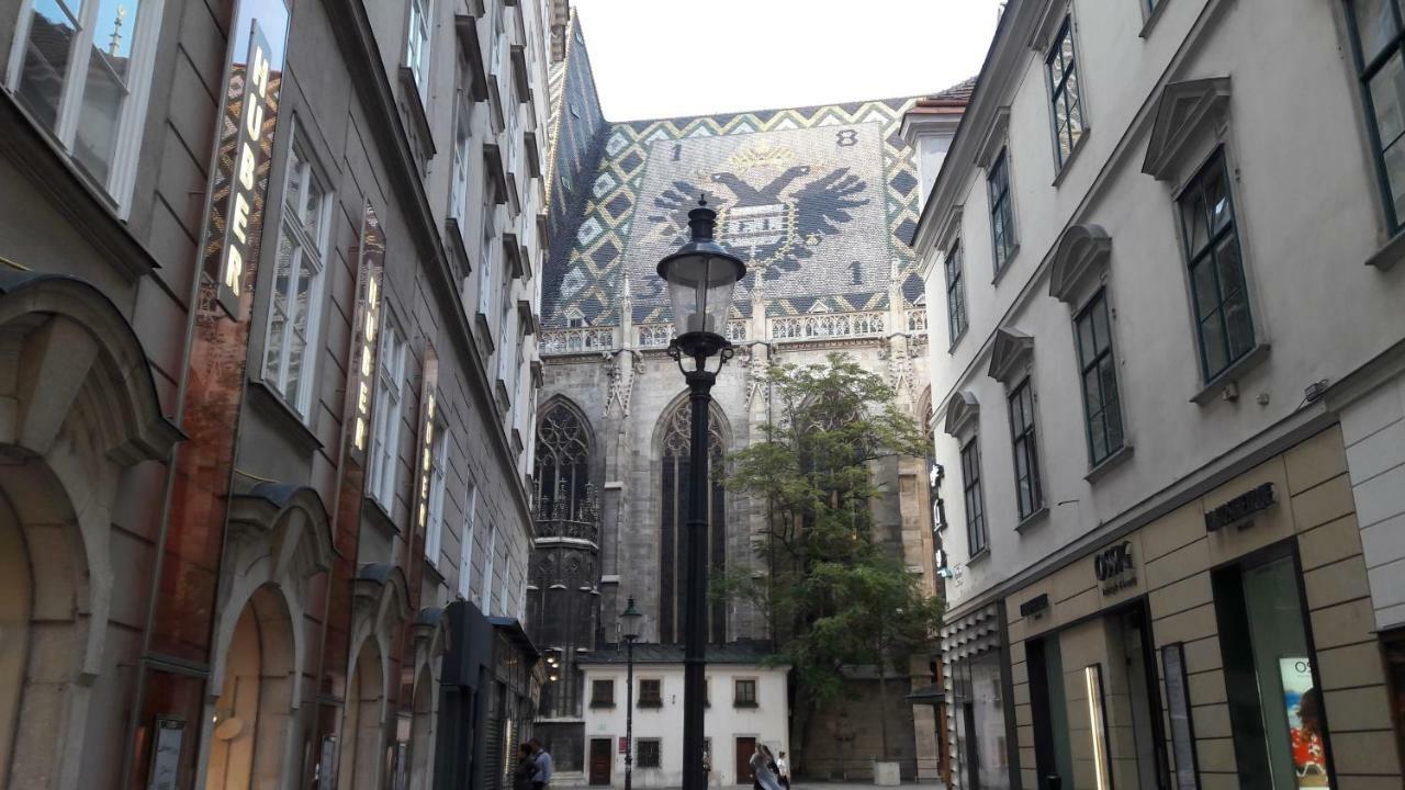 At St. Stephan Wien Exteriör bild
