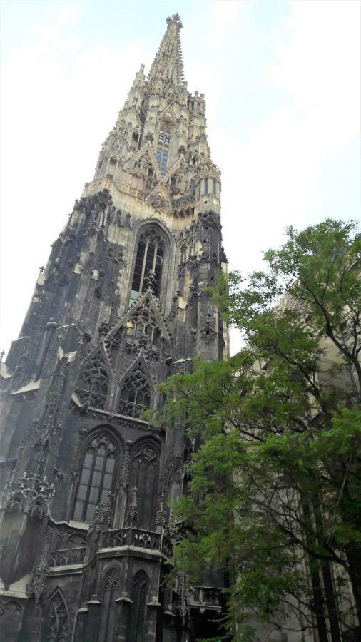 At St. Stephan Wien Exteriör bild